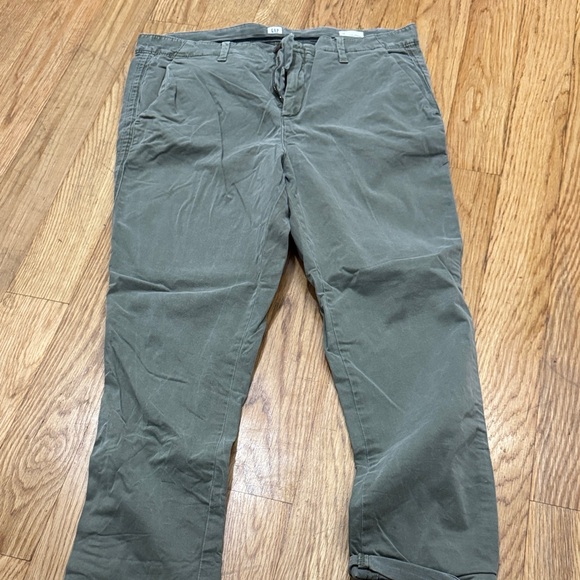 GAP Women's Gray Straight Leg Pants - Picture 1 of 1